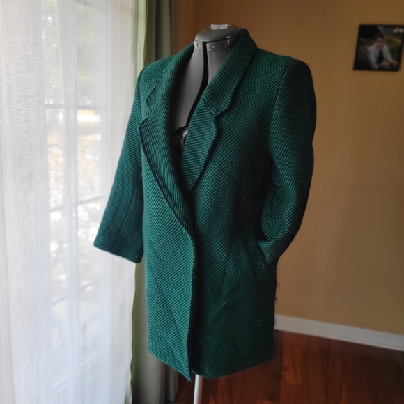 Elegant Green Women's 100% New Wool Coat Size Medium - Picture 2 of 9